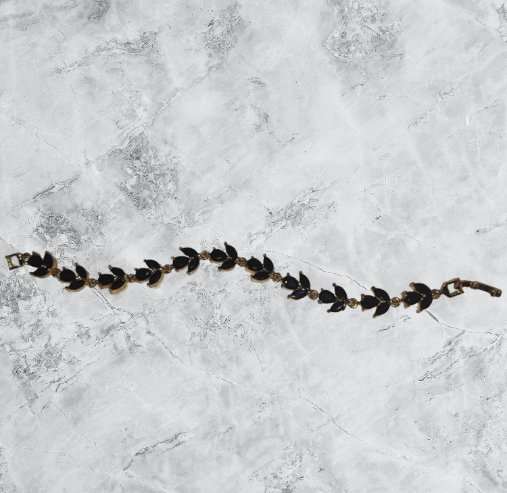 Midnight Ivy Bracelet – Black enamel leaf chain in gold finish