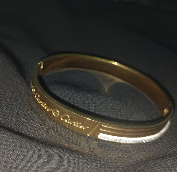 LoveLine Luxe Cuff – Engraved gold bangle
