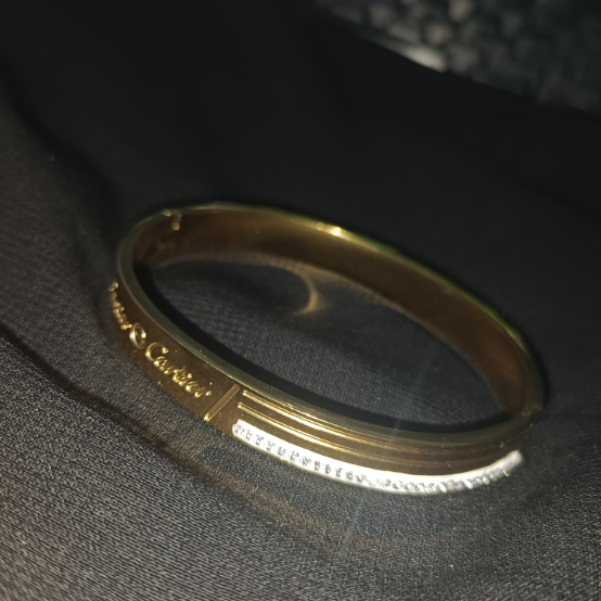 LoveLine Luxe Cuff – Engraved gold bangle