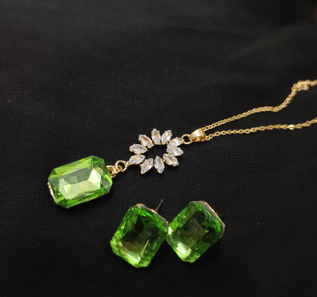 Meadow Crystal Set – Green emerald-cut pendant with matching stud earrings