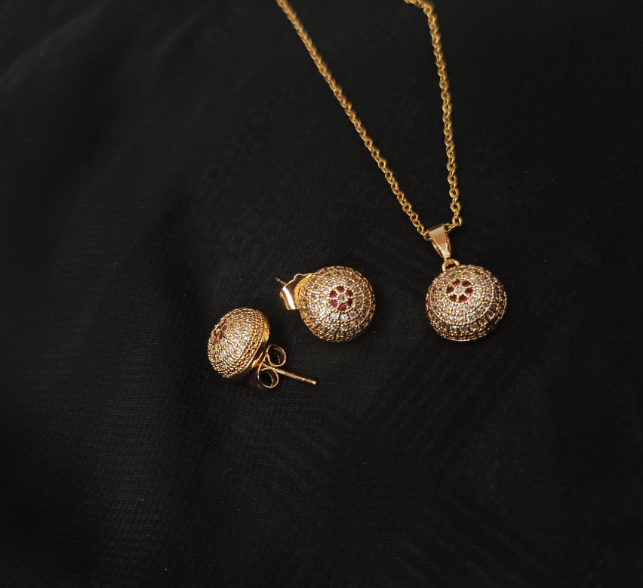 Zarqa Dome Set – Dome-shaped gold pendant with micro CZ detailing