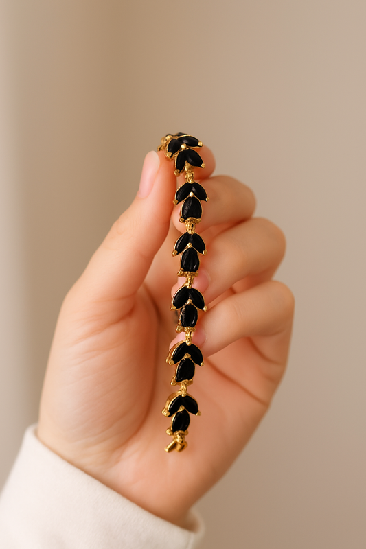 Midnight Ivy Bracelet – Black enamel leaf chain in gold finish
